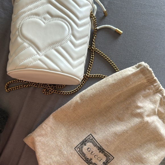 [BRAND NEW] never used : GUCCI bucket purse/bag. All white w/ tan leather suede - Picture 2 of 7